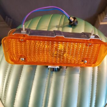 71-72 Front park light assembly LH